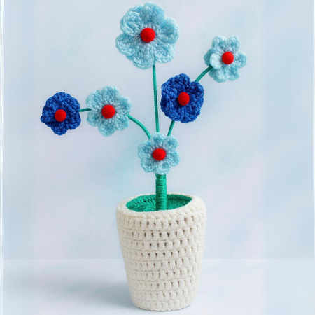 Ręcznie robiony bukiet szydełkowy w odcieniach błękitu – prezent pełen świeżości na każdą okazję