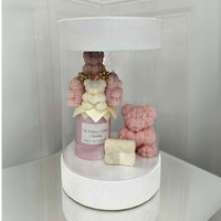 Box prezentowy z personalizowaną świecą sojową – misie z wosku sojowego