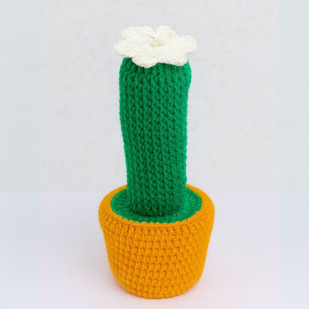 Ręcznie robiony kaktus szydełkowy z kwiatem – zabawny i trwały prezent na każdą okazję