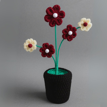 Ręcznie robiony bukiet kwiatów z włóczki w doniczce